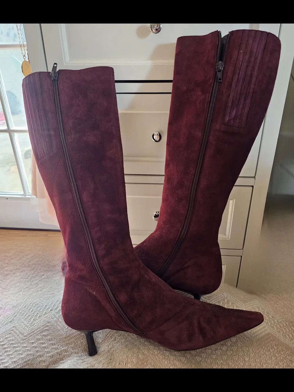 Women’s Knee-High Suede Boots - Burgundy